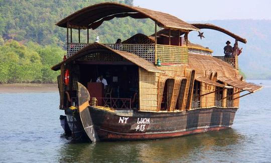 Casa flotante para pasar la noche en Goa junto a Tripraja, India