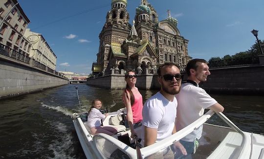 Alquile el barco «Tolsty» para 2-4 personas en San Petersburgo, Rusia