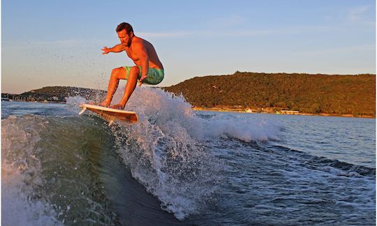 Surfez et faites du wakeboard : nos MasterCrafts sur le lac Travis !