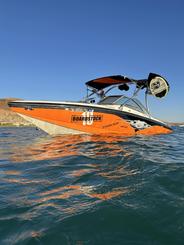 22ft Centurion Avalanche Surf/Wakeboard Boat Rental