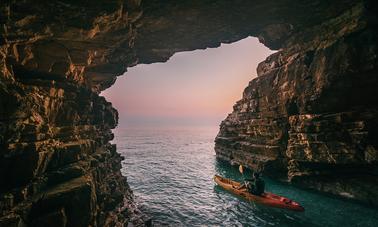 Visite guidée en kayak avec expérience dans une grotte + safari à Premantura, en Croatie