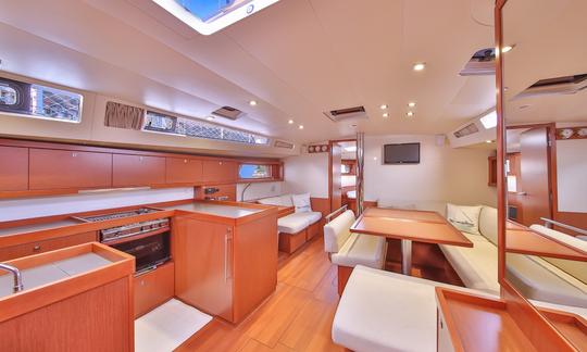 Beneteau Oceanis 48 saloon