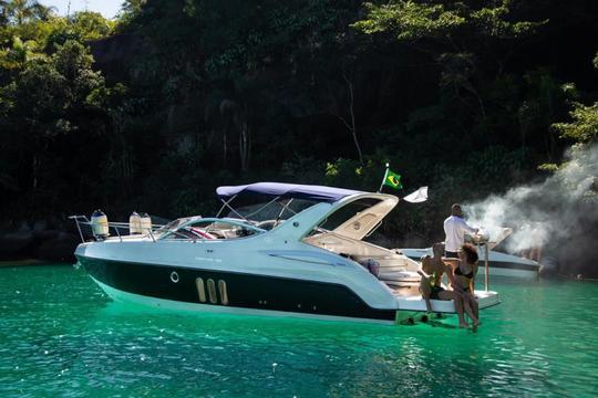 Alquiler de yate a motor Jaspien Phantom de 30 pies en Paraty, Río de Janeiro, Brasil