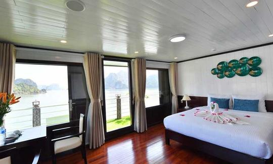 3 Days 2 Nights Luxury Cruise onboard 4.5 Star Sapphire Cruise Junk Boat in Vietnam!