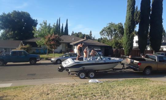 Aluguel de barcos Marlin Bowrider no Lago Coeur d'Alene para 7 pessoas com o capitão!