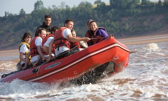 Aventure en rafting sur Tidal River en Nouvelle-Écosse, au Canada - Options de marées extrêmes, hautes et régulières !