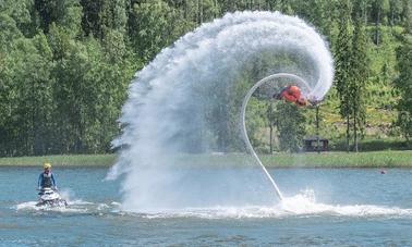 Experiência de flyboard em Hollola, Finlândia