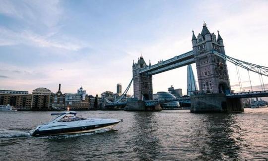 Location de yacht à moteur Sunseeker Superhawk « Shaken Not Stirred » à Londres, en Angleterre