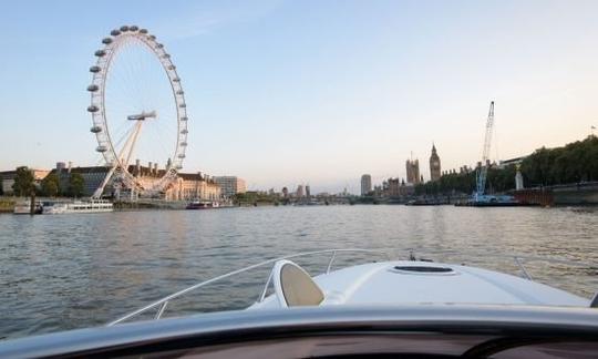 Location de yacht à moteur Sunseeker Superhawk « Shaken Not Stirred » à Londres, en Angleterre