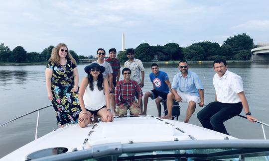 N'en rêvez pas. Vivez-le ! Louez et montez à bord du yacht Sea Ray Sundancer de 37 pieds à Washington, dans le district de Columbia