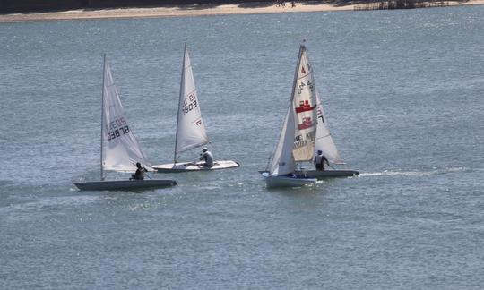 Alquila un bote de vela Laser One en Mombasa, Kenia