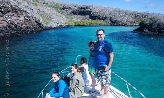 Snorkeling and Experiential Fishing in Puerto Ayora, Islas Galápagos