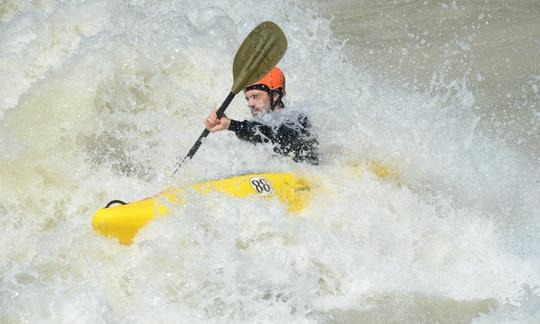 Piragüismo en aguas bravas en Sion, Valais