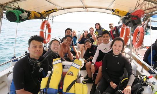 Excursions de plongée de loisirs sur l'île de Tioman avec un guide de plongée hautement expérimenté