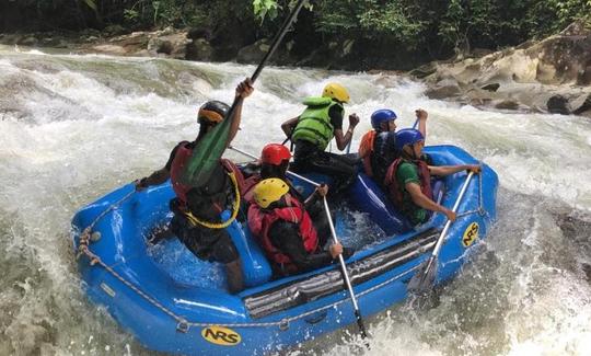 3 horas de viagem de rafting em corredeiras no rio Kampar, Perak em Gopeng