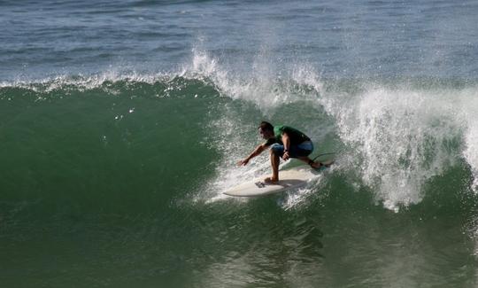 Cours de surf pour débutants à intermédiaires et forfaits de safari de surf guidés à Tamraght, Souss Massa