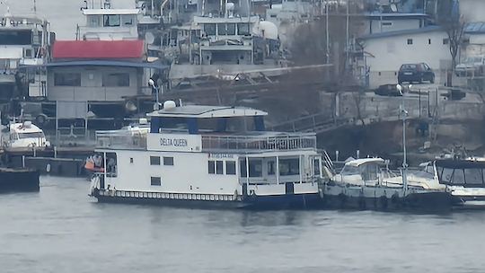 Delta Queen - House Boat - jusqu'à 12 personnes peuvent dormir dans une chambre séparée