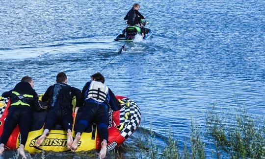 Glissez et riez les uns avec les autres ! Réservez 15 minutes de Funtubing à Heerhugowaard, Hollande-Septentrionale