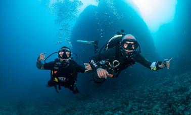 Plongées amusantes pour plongeurs certifiés ou cours de plongée sous-marine à Tambon Ko Tao