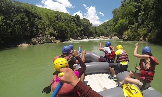 Réservez une excursion en rafting sur la rivière Cahabon !