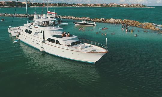 80' Private Yacht Charter In The Riviera Maya, Mexico