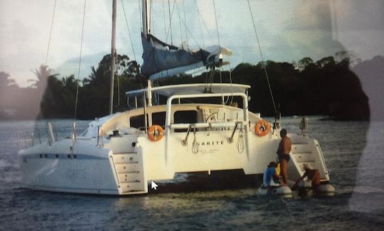 ¡Hermoso catamarán de crucero de 43 pies en Bahía!