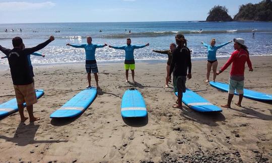 Aulas de surf particulares e em grupo com instrutores profissionais de surf em Puerto Carrillo