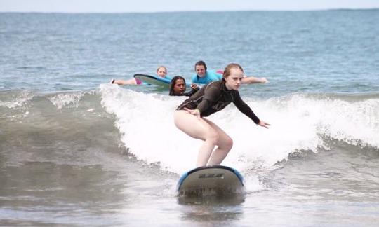 Aulas de surf particulares e em grupo com instrutores profissionais de surf em Puerto Carrillo