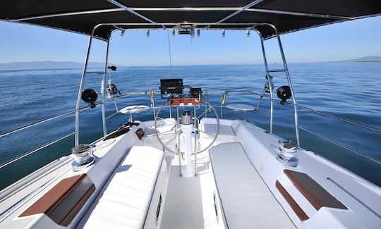 Beautiful Catalina 42 Sailboat In Puerto Vallarta, México