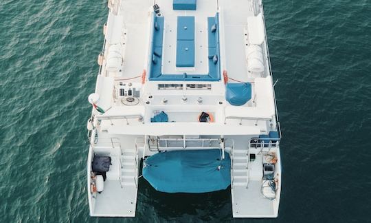 Spacious Power Catamaran Rental in Dubai for 50 person!