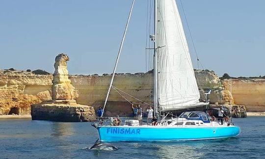 Navegue pela costa de Albufeira a Benagil no monocasco Finismar Cruising de 50 pés