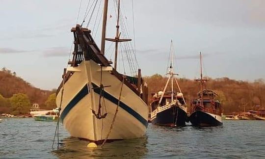 Liveaboard Phinisi Cruises in Komodo Islands!