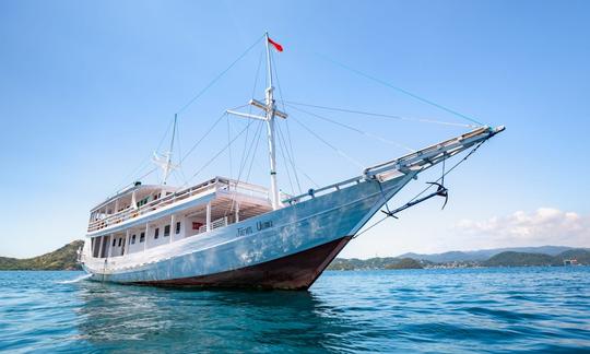 Phinisi sailing boat