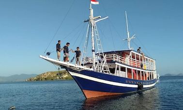 Snorkeling Boat Tours in Komodo Island with Marsy!