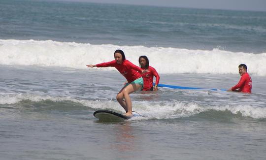 ¡Lección de surf de 120 minutos en Kuta, Bali!