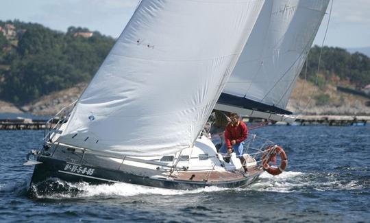 Aluguel de monocasco Elan Performance Cruising de 37 pés em Vigo, Galícia