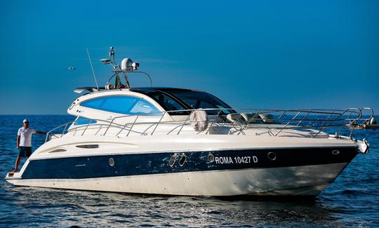 Exclusivo yate a motor de 47 pies Cranchi Mediteranee en Amalfi Campania