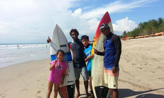 Leçon de surf pour débutants à avancés à Kuta, Bali, en face de la plage McDonalds de Kuta