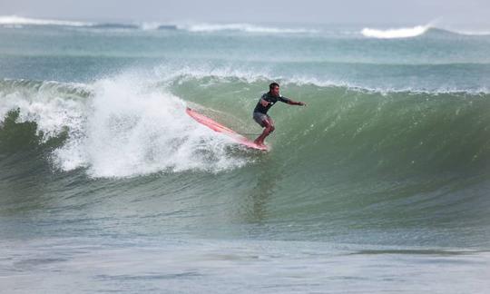 Leçon de surf pour débutants à avancés à Kuta, Bali, en face de la plage McDonalds de Kuta