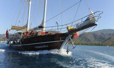 YORGUN 1 Ce magnifique yacht à goélette de luxe mesure 23 m de long et peut accueillir 10 personnes.