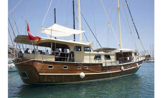 M. KAPTAN 4 This Wonderful Deluxe Gulet Yacht is 27.m Long and for 16 People