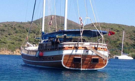 ES YILMAZ This Wonderful Deluxe Gulet Yacht is 29.m Long and for 18 People