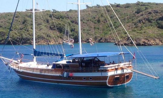 ES YILMAZ This Wonderful Deluxe Gulet Yacht is 29.m Long and for 18 People