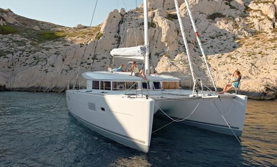 Book the "Iris" Lagoon 400 S2 Cruising Catamaran in Portorosa, Sicilia