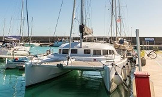 Louez le catamaran Lagoon « Ploto » de 38 pieds à Tropea, en Italie