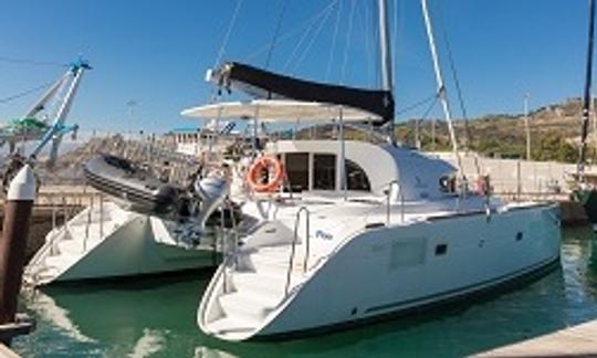 Louez le catamaran Lagoon « Ploto » de 38 pieds à Tropea, en Italie