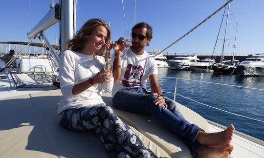 Sailing and Alella Winery Tour in Barcelona, Catalunya