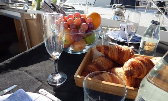 Sail & Breakfast 10am to 12am in Barcelona