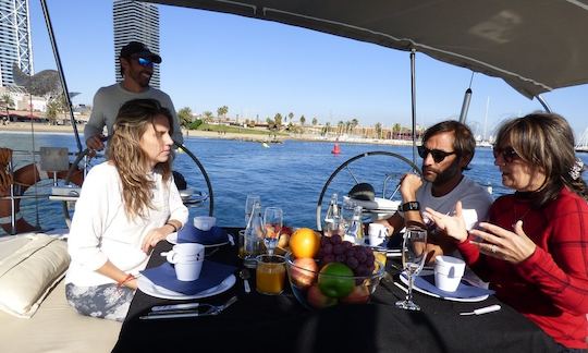 Sail & Breakfast 10am to 12am in Barcelona