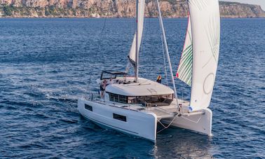 Louez cet incroyable catamaran Lagoon 40 pour 10 personnes à Lefkada, en Grèce